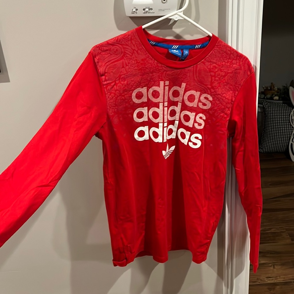 Men’s adidas tee SMALL READ DESCRIPTION.